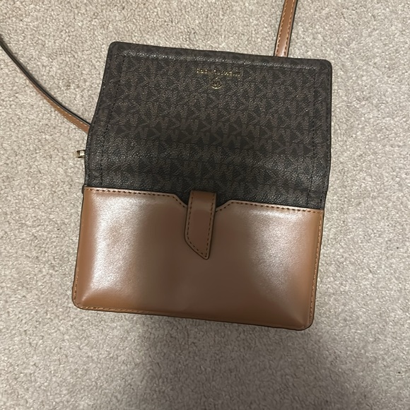 Gently used Michael Kors Jet Set Small Logo Convertible purse! - Picture 5 of 8